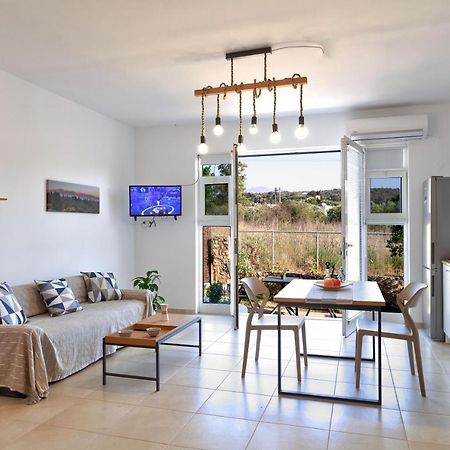 Livingfy Apt With Mountain View & Garden Vámos Dış mekan fotoğraf