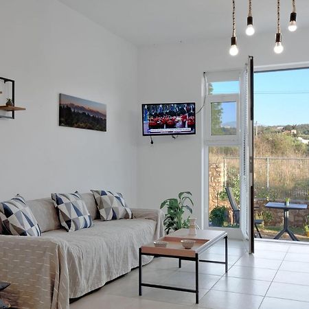 Livingfy Apt With Mountain View & Garden Vámos Dış mekan fotoğraf